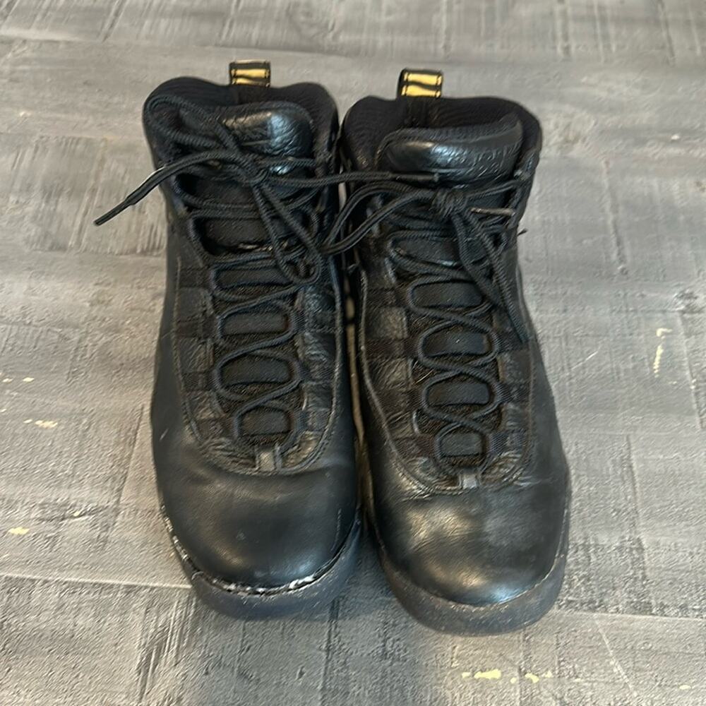 Jordan Retro Black NYC **needs repair*** Size 6.5Y